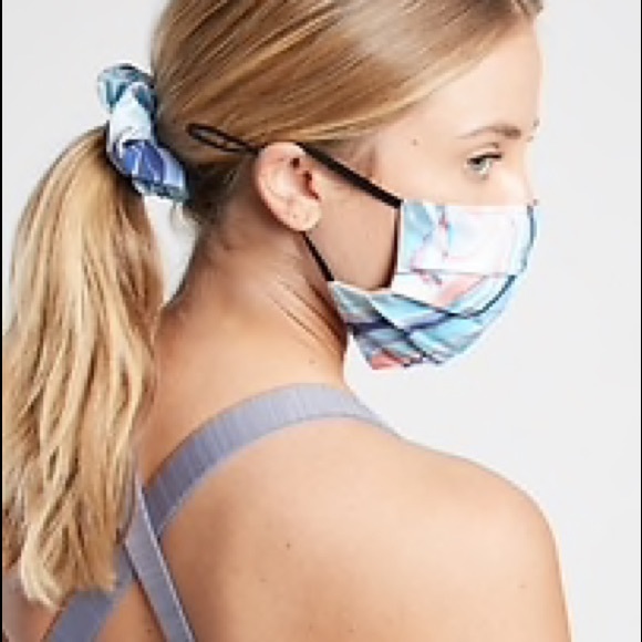 3 packs for $5. New Athleta everyday 5 face mask. - Picture 3 of 13